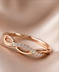 Amoura Infinity Twist Ring